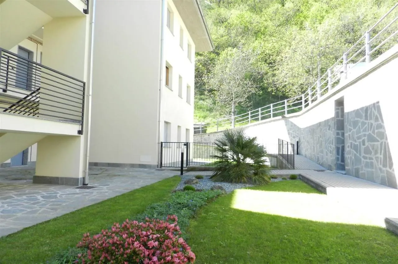 Modern Apartment In Residence With Pool Gera Lario Italy