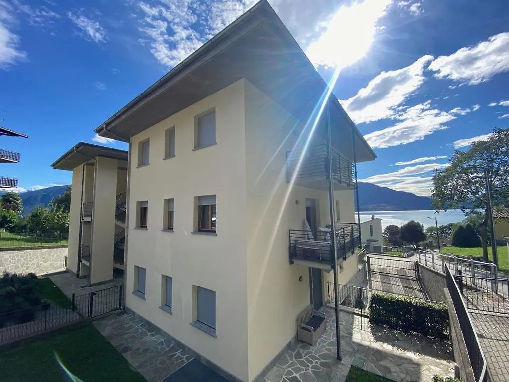 Modern Apartment In Residence With Pool Gera Lario Italy
