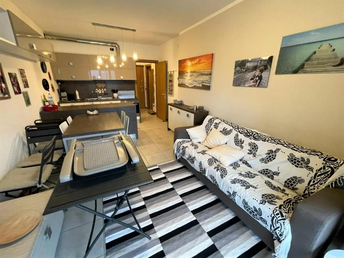 Modern Apartment In Residence With Pool Джера-Ларио